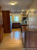 30 Lake Shore Ct, Unit 4 in Boston, MA - Building Photo