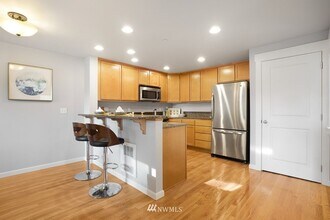 2121 N 113th St in Seattle, WA - Building Photo - Building Photo