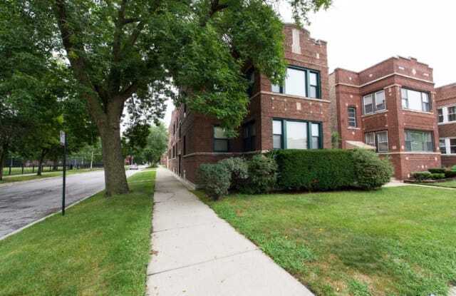 3817 N Lawndale Ave, Unit 3821-2 in Chicago, IL - Building Photo