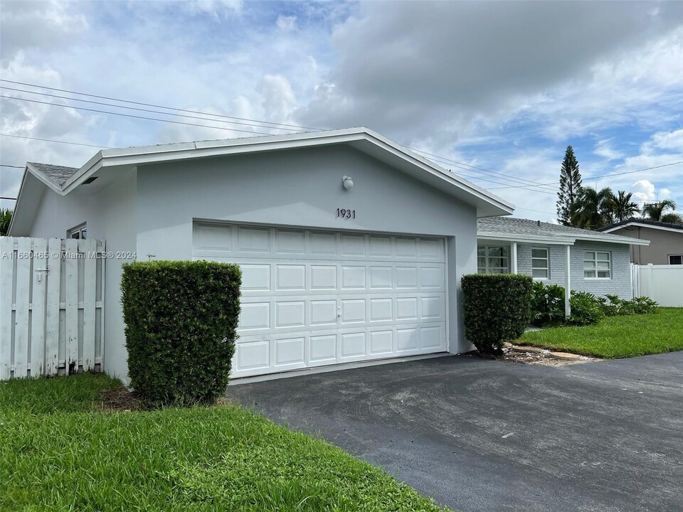 1931 NE 55th Ct in Fort Lauderdale, FL - Foto de edificio