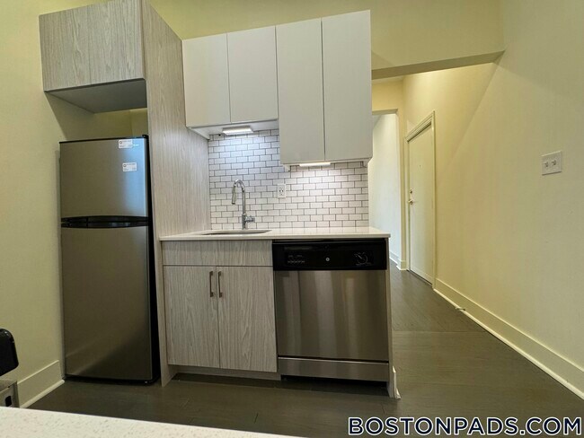120 Peterborough St in Boston, MA - Building Photo - Building Photo
