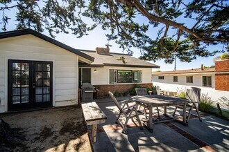 237 Avenida Montalvo in San Clemente, CA - Building Photo - Building Photo