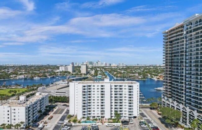 200 S Birch Rd, Unit 208 in Fort Lauderdale, FL - Foto de edificio - Building Photo