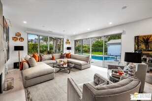 605 E Sierra Way in Palm Springs, CA - Building Photo