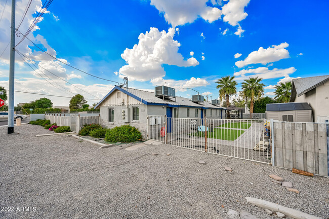 1860 W Glenrosa Ave in Phoenix, AZ - Building Photo - Building Photo