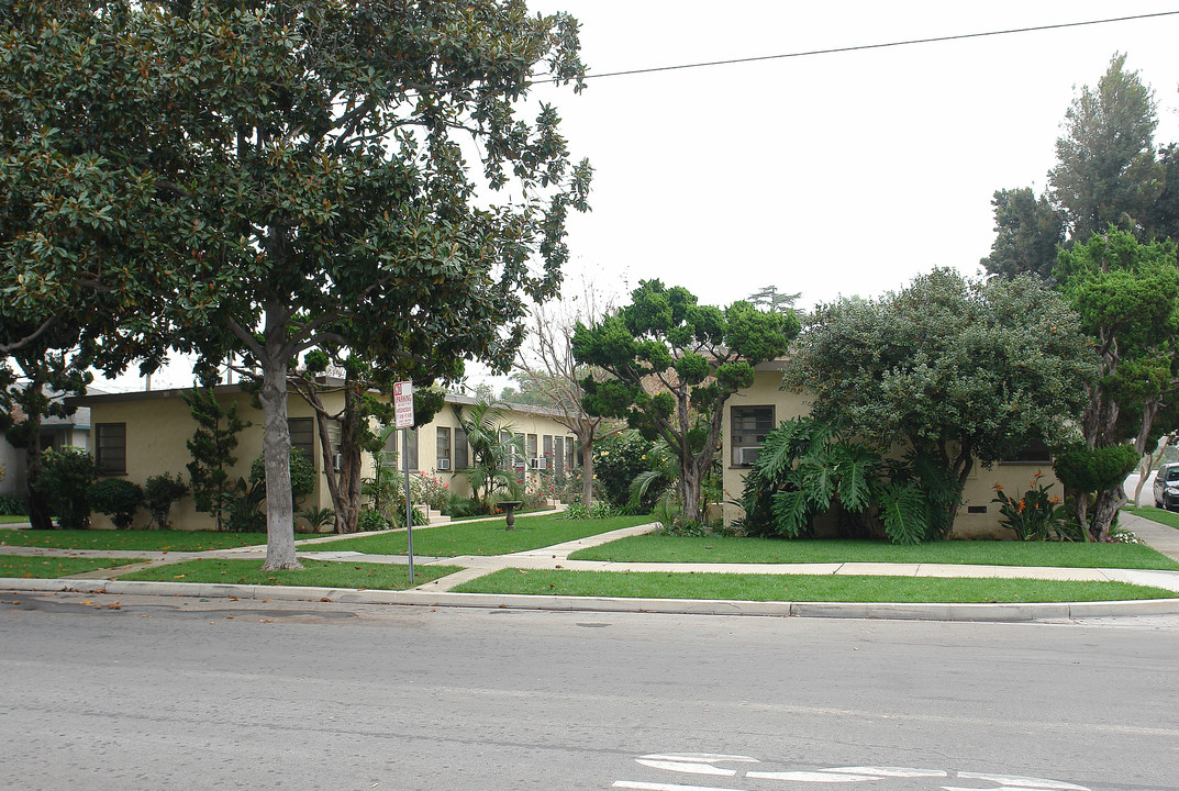 383-397 S Orange St in Orange, CA - Building Photo