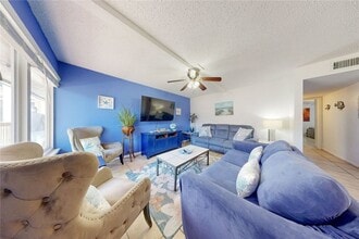 15005 Windward Dr, Unit 121 in Corpus Christi, TX - Foto de edificio - Building Photo