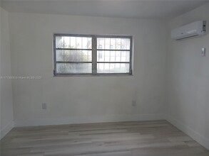 5796 SW 5th St in Miami, FL - Foto de edificio - Building Photo