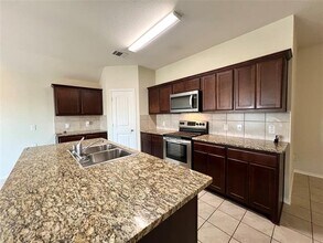 526 Clearlake Dr in Waxahachie, TX - Building Photo - Building Photo