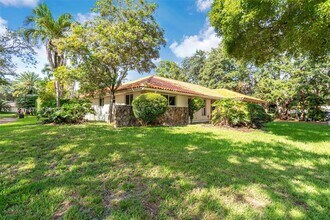 7210 W Troon Cir in Miami Lakes, FL - Building Photo - Building Photo