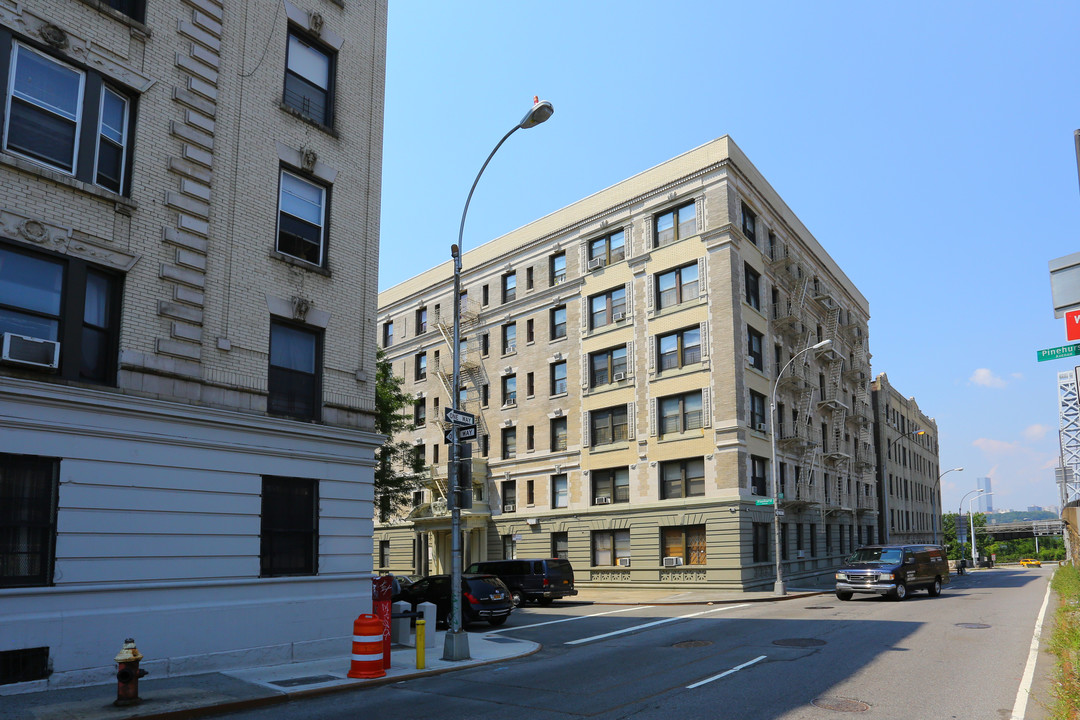 12 Pinehurst Ave in New York, NY - Building Photo