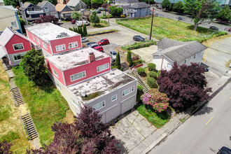 2 Apartments & 2 Sfrs in Everett, WA - Building Photo - Building Photo