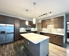 5454 Washington Ave in Houston, TX - Building Photo - Building Photo