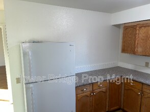 2740 Crosby Way in Sacramento, CA - Building Photo - Building Photo