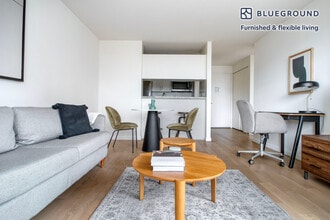 255 W 94th St in New York, NY - Building Photo - Building Photo