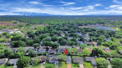 10051 Green Valley Ln in Houston, TX - Building Photo - Building Photo