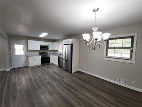 5370 Longmeadow Ln in Atlanta, GA - Building Photo - Building Photo