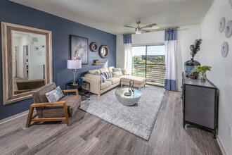 The Aston North Scottsdale in Scottsdale, AZ - Foto de edificio - Building Photo