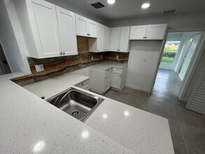 957 Lewis Dr in Riviera Beach, FL - Building Photo - Building Photo