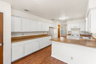 1303 Conway Dr in San Marcos, TX - Building Photo - Building Photo