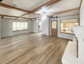 2325 Ravenwood Dr in Grand Prairie, TX - Building Photo - Building Photo