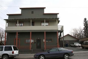 710 E Lewis St Apartamentos