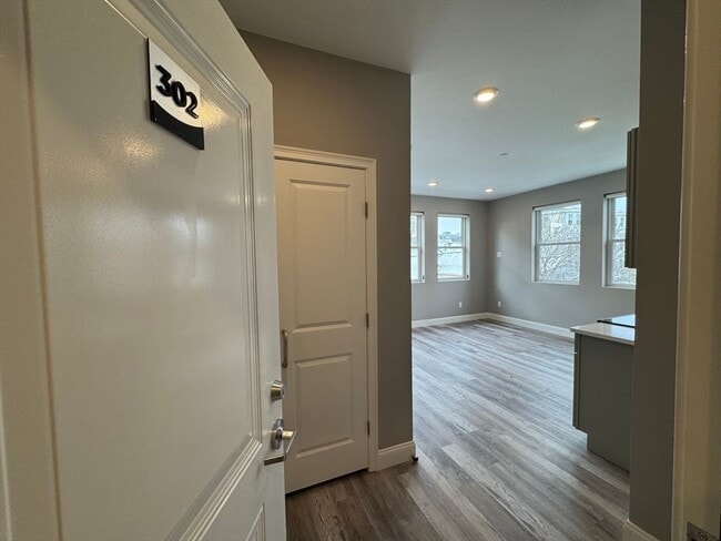 1473 N Shore Rd, Unit #302 in Revere, MA - Foto de edificio - Building Photo