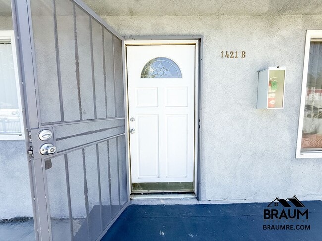 1415 Centinela Ave in Santa Monica, CA - Building Photo - Building Photo