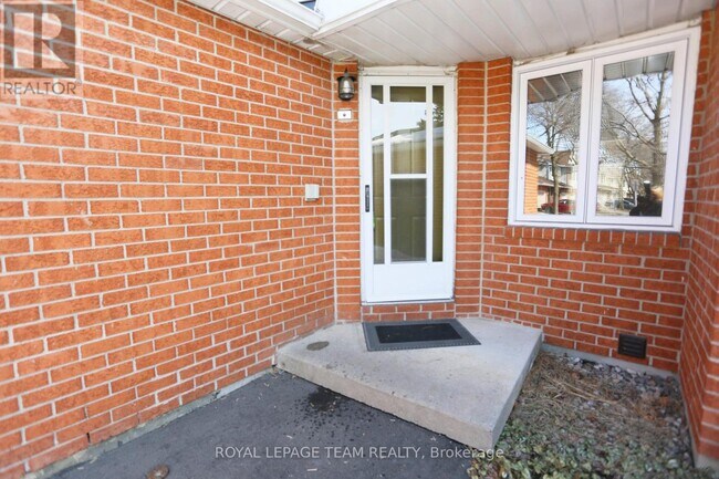 15 Forestlane Private in Ottawa, ON - Building Photo - Building Photo