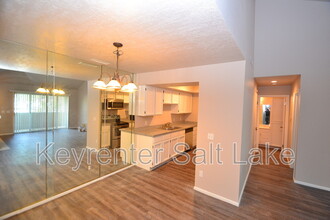 1462 E Foxboro Dr in Millcreek, UT - Building Photo - Building Photo