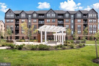3927 Fair Ridge Dr in Fairfax, VA - Building Photo - Building Photo