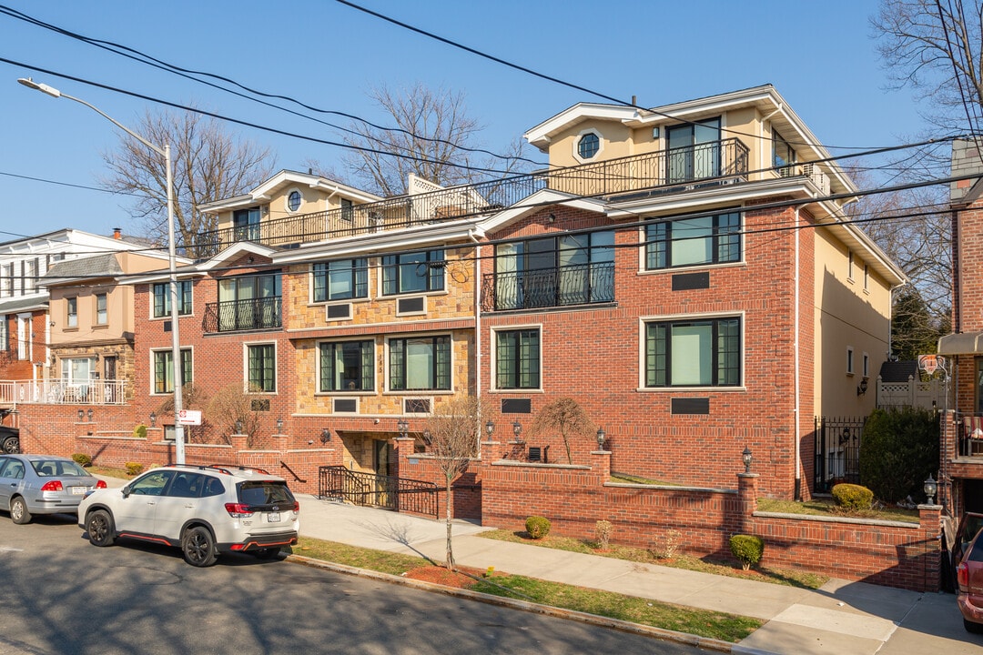 185 Battery Ave in Brooklyn, NY - Building Photo