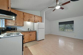 515 Pecan Grove Rd in Austin, TX - Building Photo - Building Photo