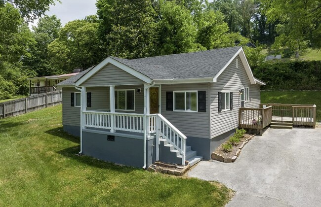 property at 1024 Lullwater Rd