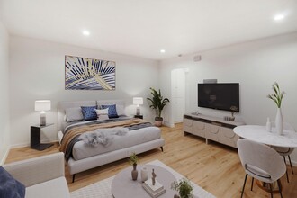 Bentley Avenue Apartments in Los Angeles, CA - Building Photo - Building Photo