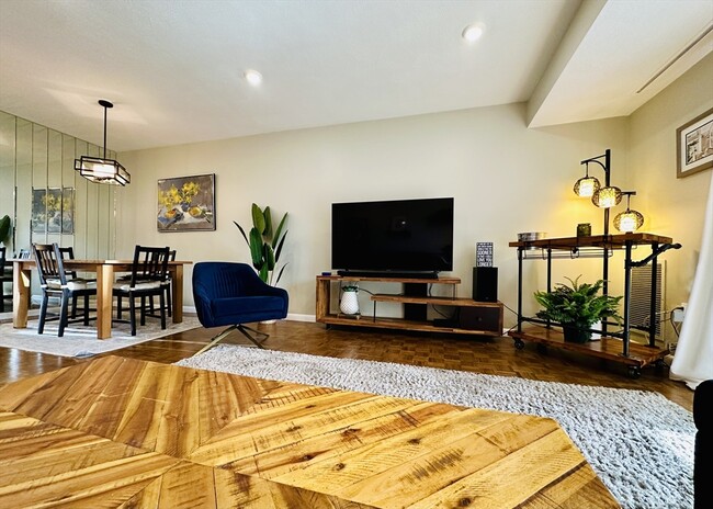 41 Centre St, Unit 106 in Brookline, MA - Building Photo - Building Photo