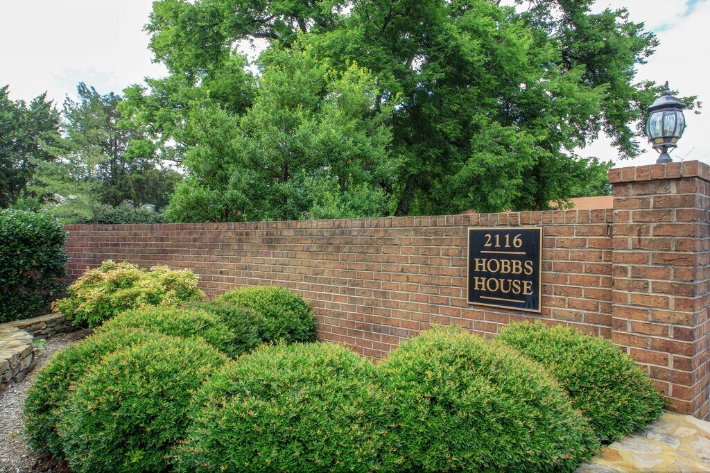2116 Hobbs Rd in Nashville, TN - Building Photo