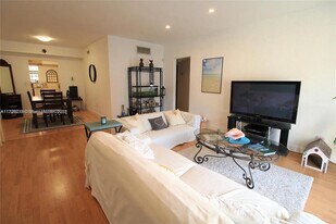 9260 Bay Harbor Terrace in Bay Harbor Islands, FL - Building Photo