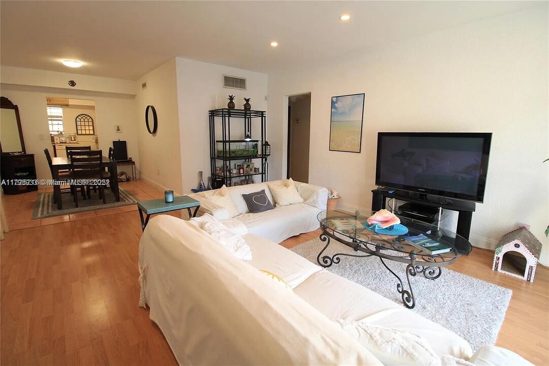 9260 Bay Harbor Terrace in Bay Harbor Islands, FL - Building Photo