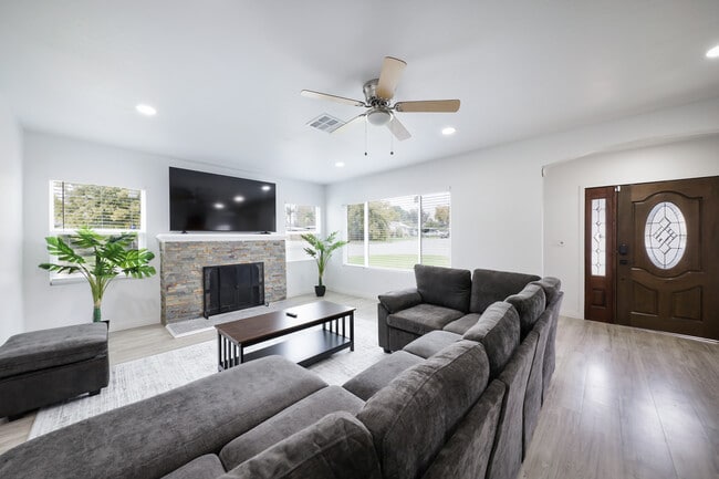 501 Magnolia Ave in Bakersfield, CA - Building Photo - Building Photo