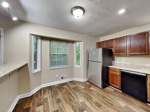 2800 Alexandria Dr SW in Atlanta, GA - Foto de edificio - Building Photo