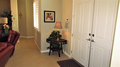 34 Paris Way in Rancho Mirage, CA - Foto de edificio - Building Photo