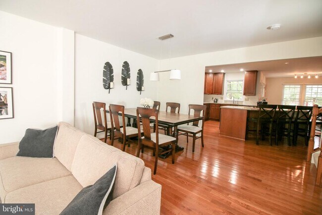 1392 Park Garden Ln in Reston, VA - Building Photo - Building Photo