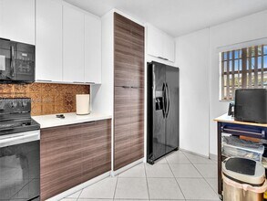 1770 NE 191st St in Miami, FL - Building Photo - Building Photo