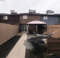 385 SE 6th St in Hermiston, OR - Building Photo - Building Photo