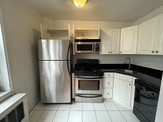 27 E 13th St in New York, NY - Building Photo