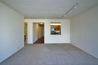 236 E Wacker Dr in Chicago, IL - Building Photo - Building Photo