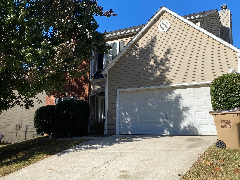 8232 Wynfield Dr in Jonesboro, GA - Foto de edificio