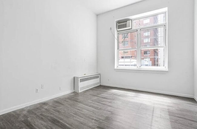 77 Fulton St, Unit 4D in New York, NY - Foto de edificio - Building Photo