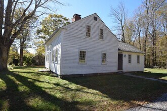 100 Bradford Corner Rd in Woodstock, CT - Foto de edificio - Building Photo
